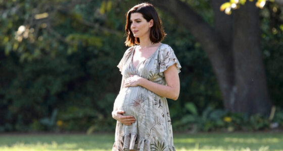 Anne Hathaway Pregnant